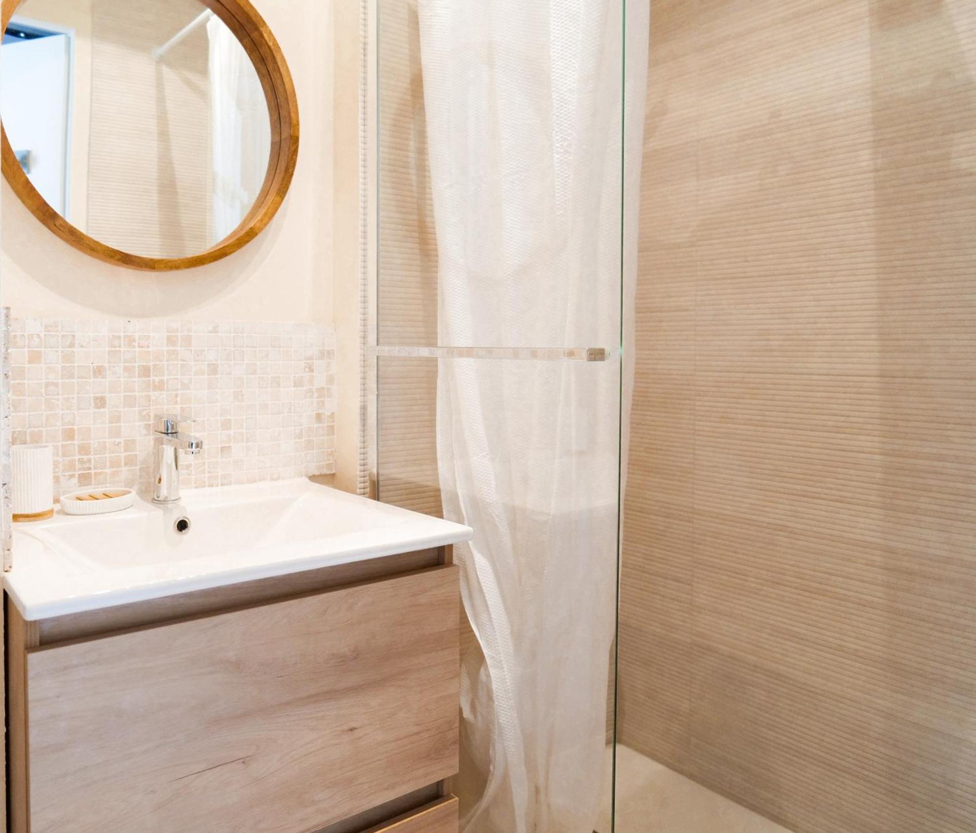 Appartement Renove Avec Gout Et Idealement Situe A Deux Pas Du Remblai เลส์ซาบล์-โดล็อนน์ ภายนอก รูปภาพ
